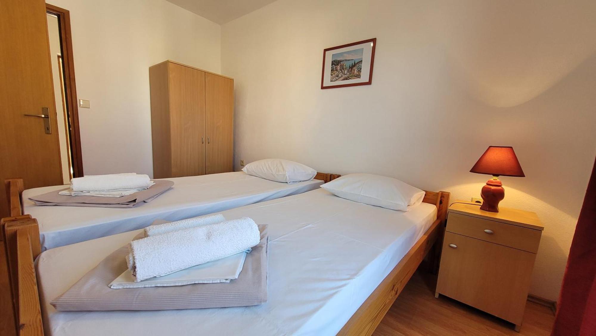 Apartments Adriana Omišalj Buitenkant foto