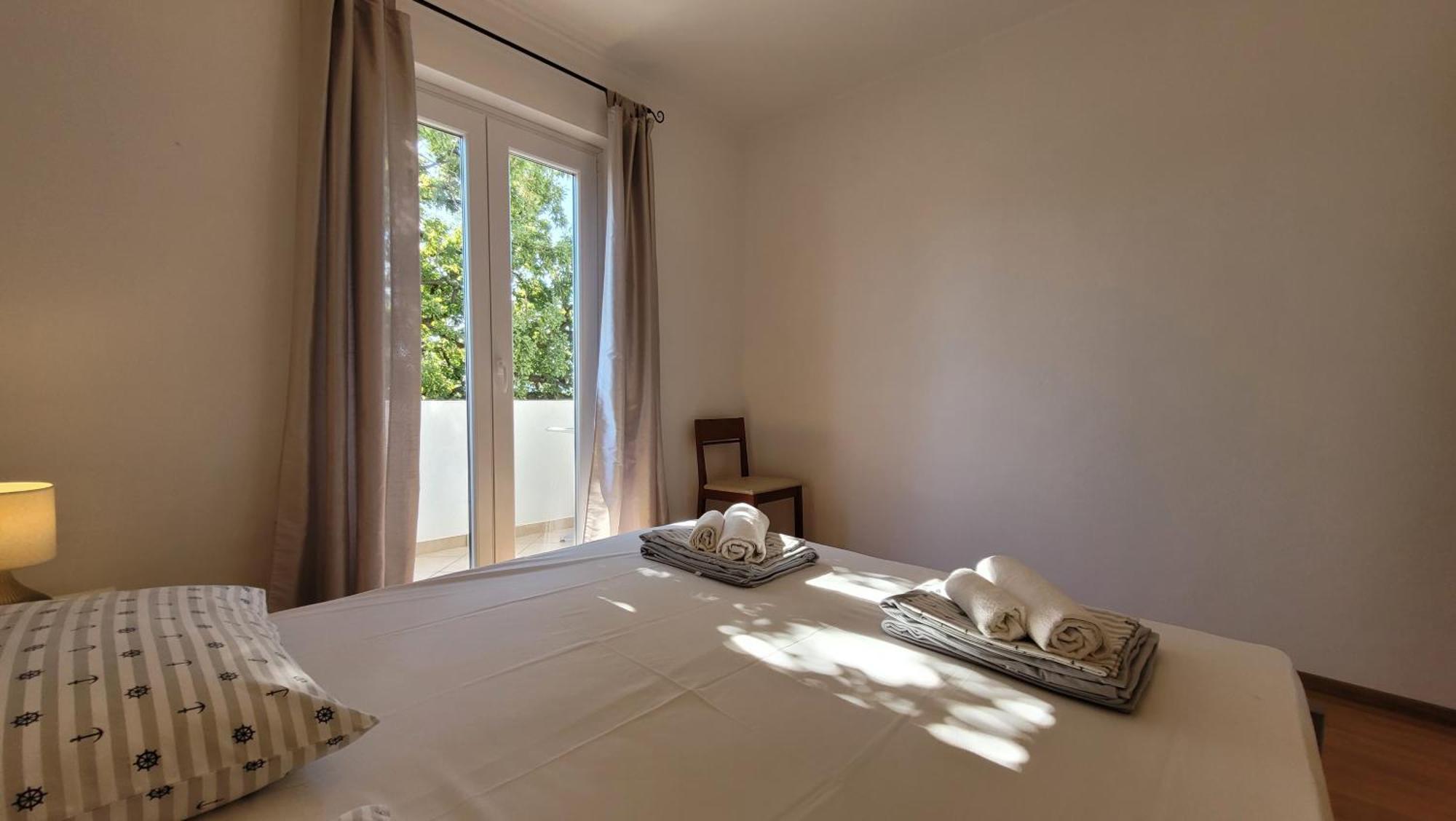Apartments Adriana Omišalj Buitenkant foto